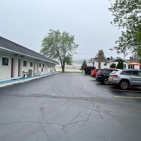 Rodeway Inn & Suites Brunswick Near Hwy 1 Exterior foto